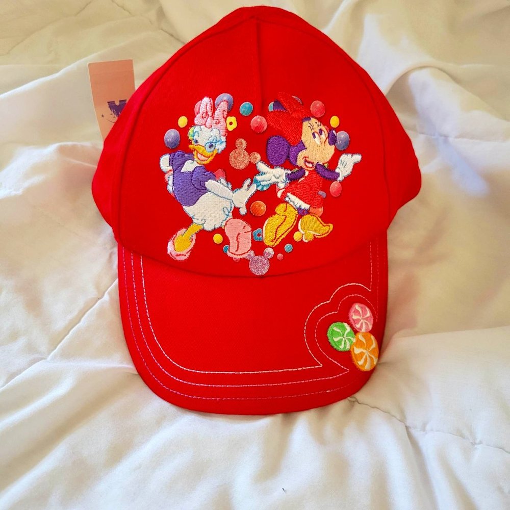 NWT Hong Kong Disneyland Red Kids cap featuring Daisy Duck and Minnie Mouse